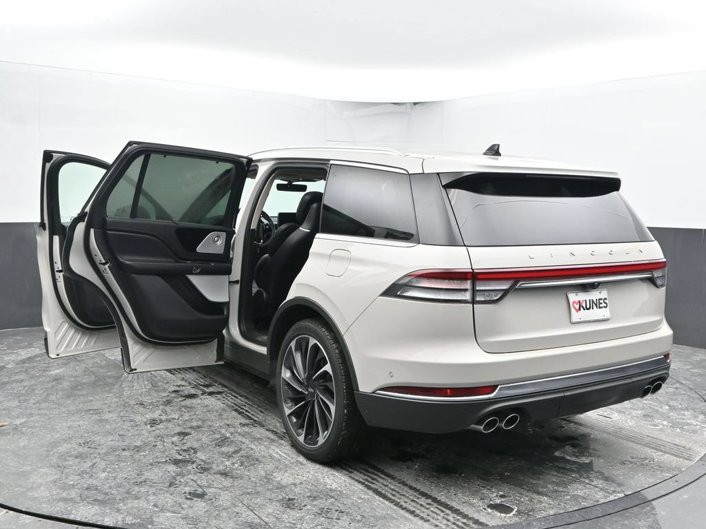 Used 2024 Lincoln Aviator Reserve w/ Equipment Group 201A AWD/4WD image 57