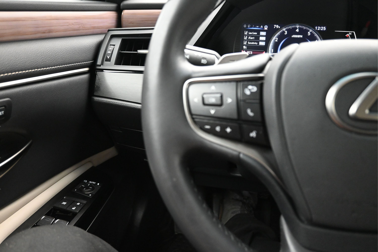 Used 2023 Lexus ES 250 w/ Premium Package AWD/4WD image 21