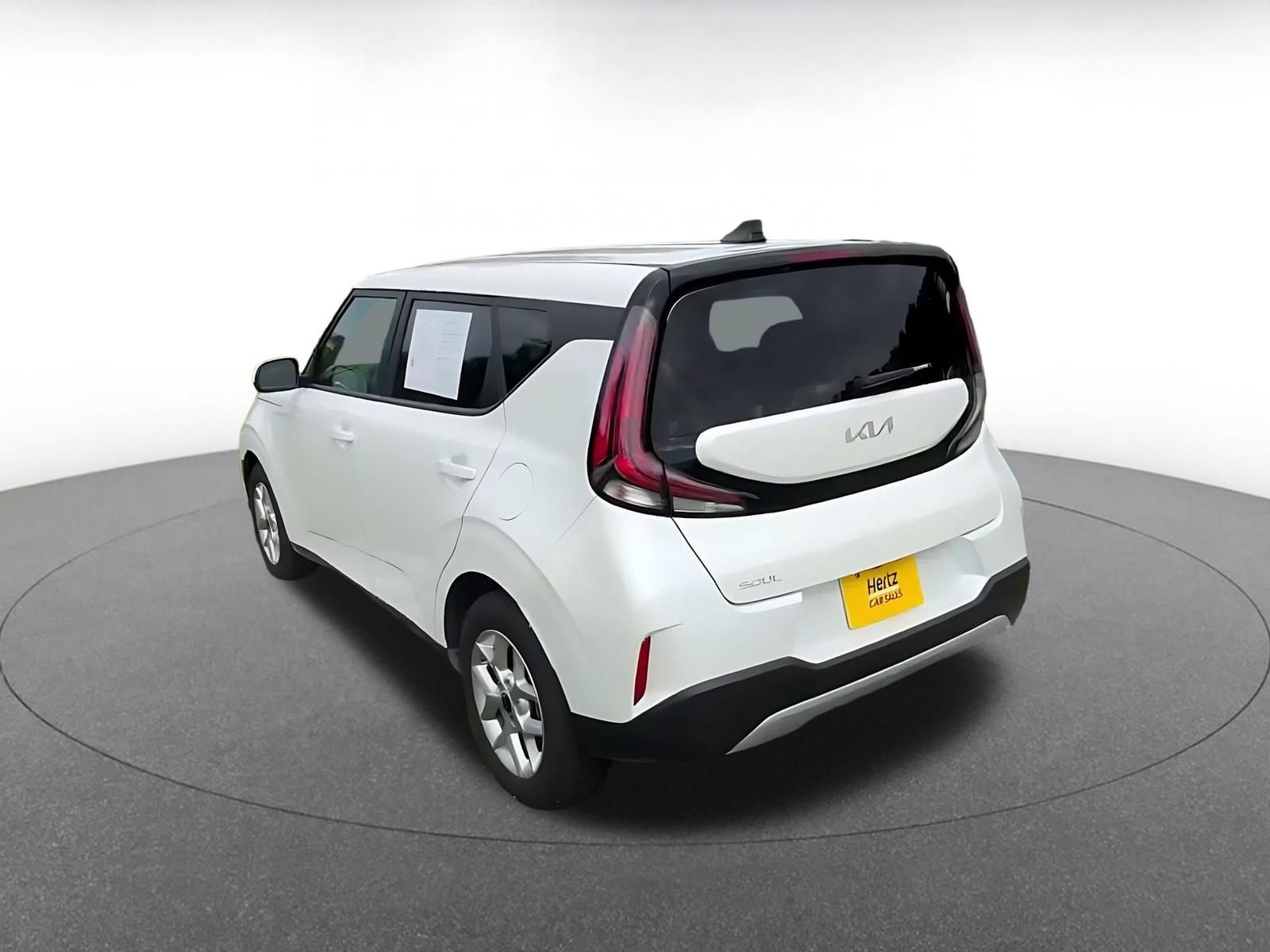 Used 2025 Kia Soul LX w/ LX Technology Package FWD image 11