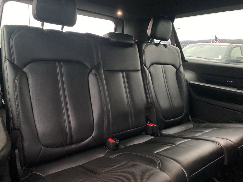 Certified 2024 Jeep Wagoneer L Series II w/ Flexible Seating Group image 16