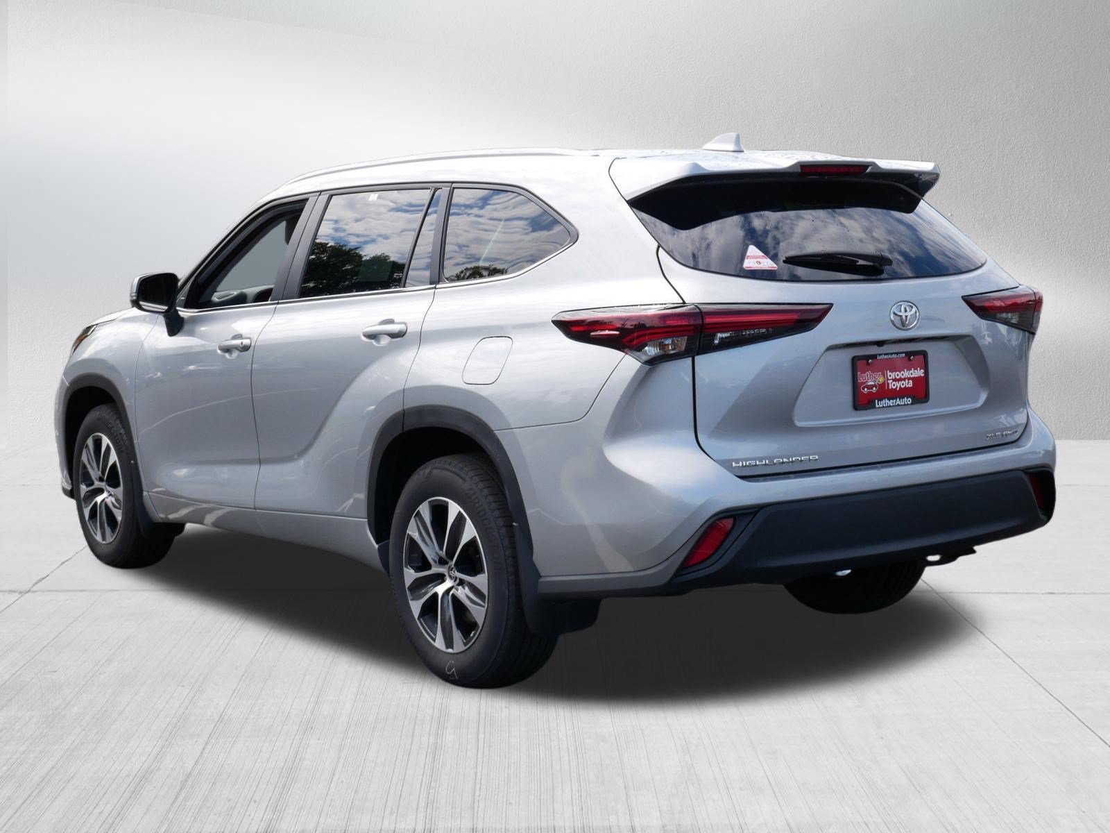 Certified 2025 Toyota Highlander XLE AWD/4WD image 5