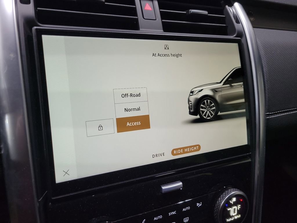 Certified 2024 Land Rover Discovery Dynamic SE image 34