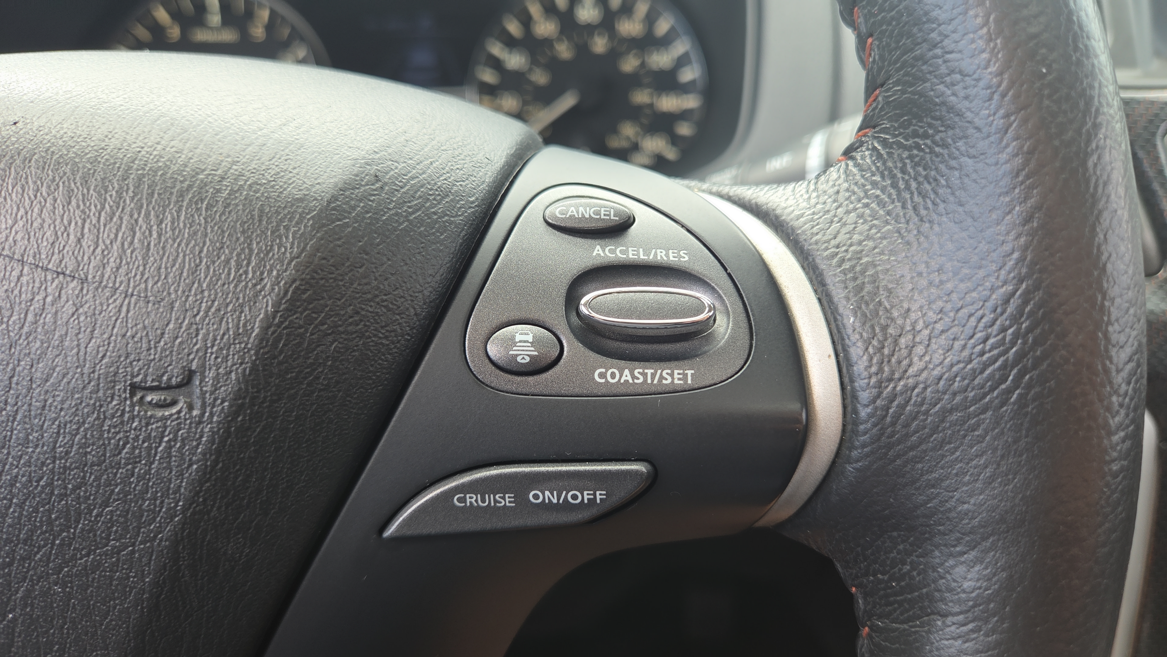 Used 2020 Nissan Pathfinder SL AWD/4WD image 28