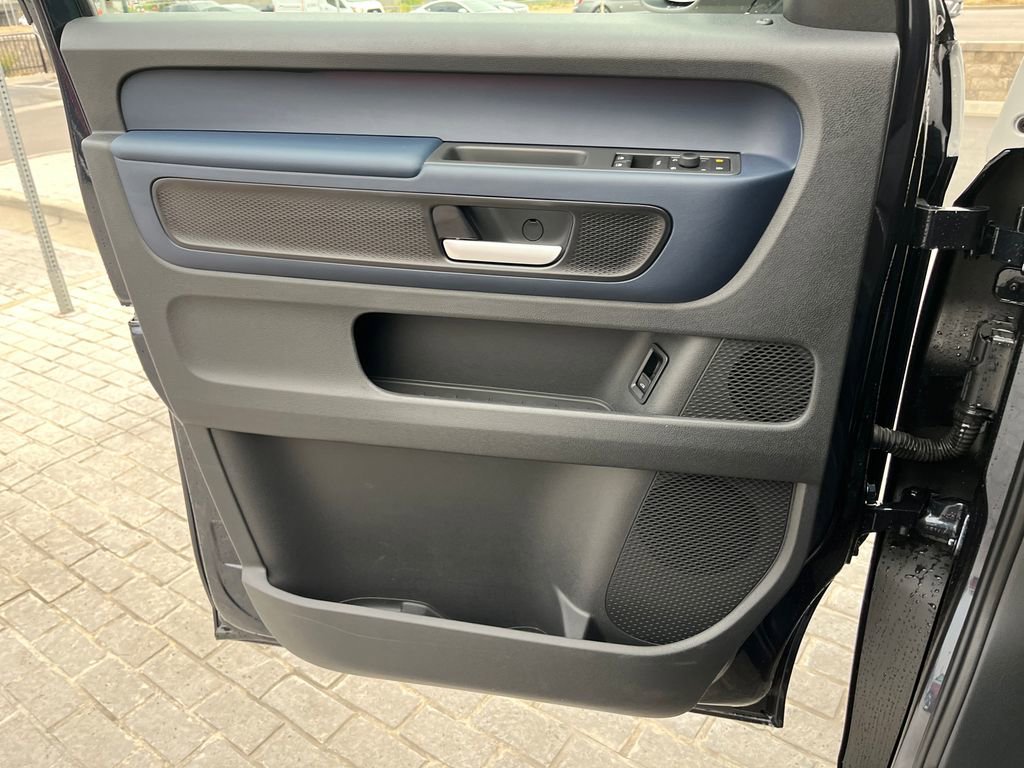 New 2025 Volkswagen ID. Buzz Pro S Plus AWD/4WD image 19