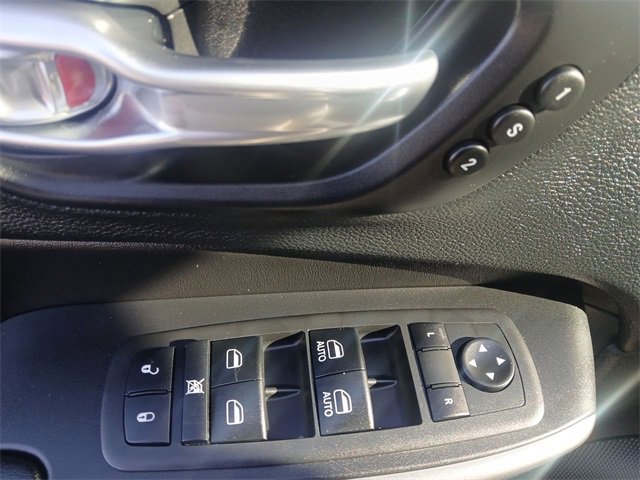 Used 2019 Jeep Cherokee Limited image 13