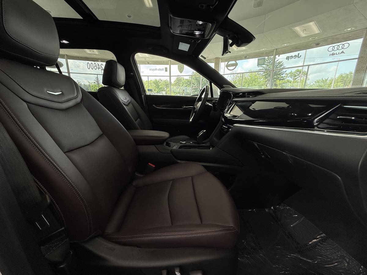 Used 2024 Cadillac XT6 Premium Luxury w/ Technology Package image 35