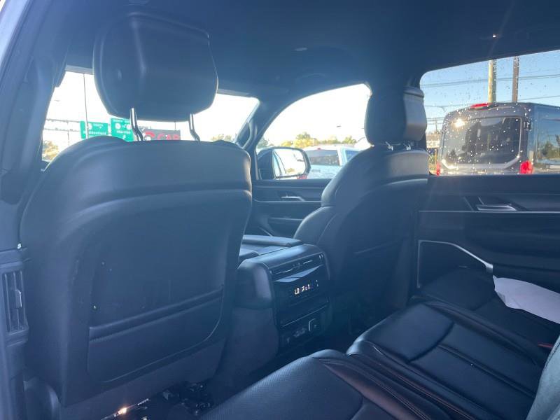 Used 2024 Jeep Wagoneer Series II w/ Flexible Seating Group image 36