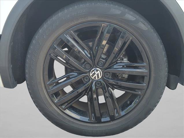 Used 2022 Volkswagen Tiguan SE R-Line FWD image 12