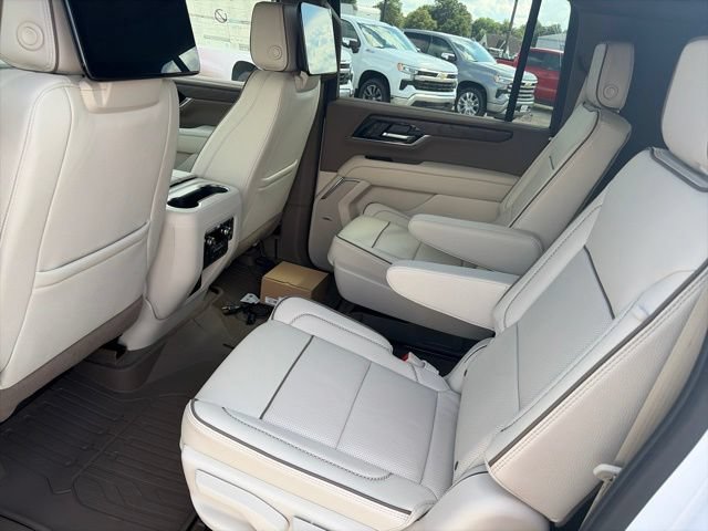 New 2026 GMC Yukon XL Denali w/ Denali Reserve Package AWD/4WD image 11