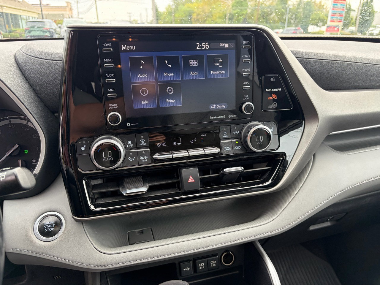 Used 2021 Toyota Highlander XLE image 18