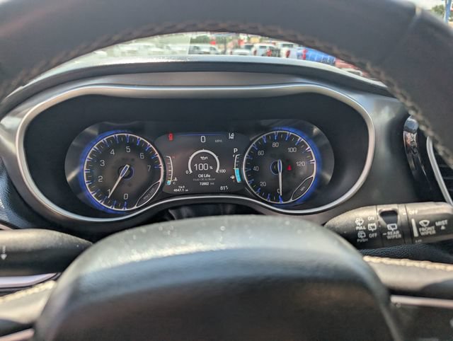 Used 2024 Chrysler Pacifica Touring-L FWD image 20