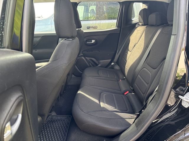 Used 2019 Jeep Renegade Latitude w/ Cold Weather Group AWD/4WD image 9