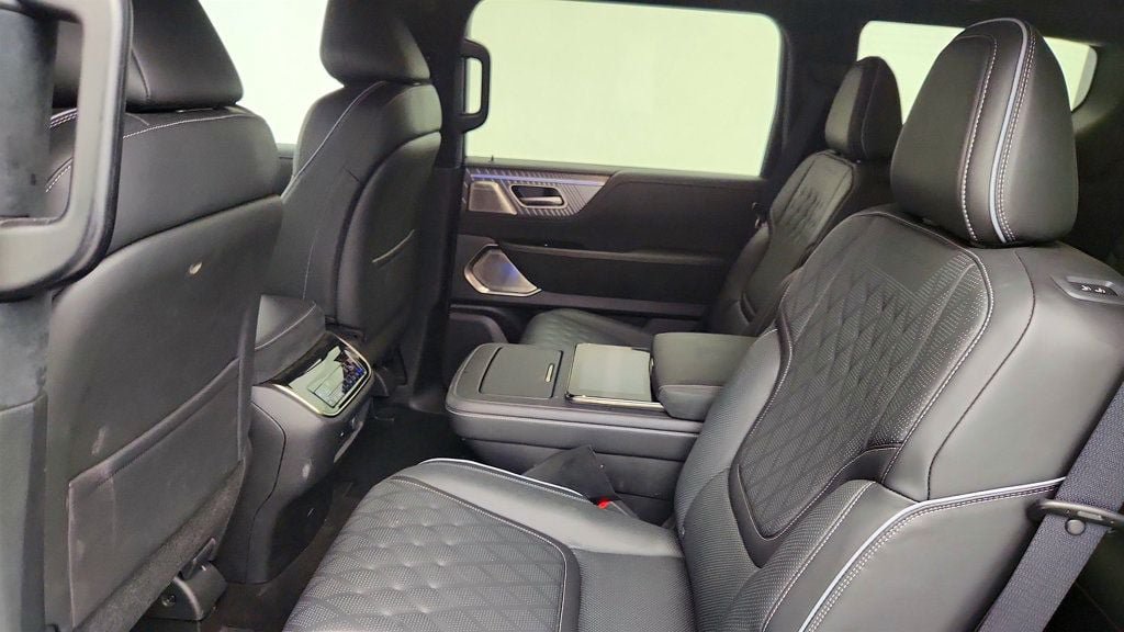 Used 2025 INFINITI QX80 Autograph AWD/4WD image 23
