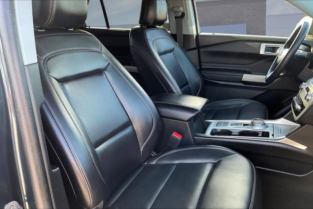 Used 2023 Ford Explorer XLT w/ Equipment Group 202A image 30