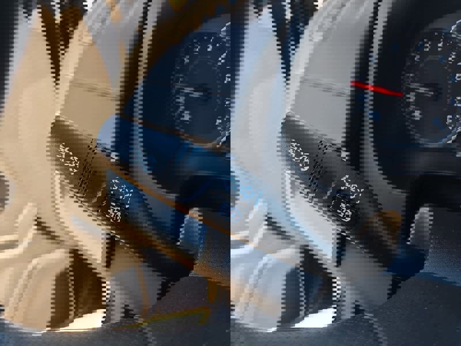 Used 2024 GMC Terrain SLE image 25