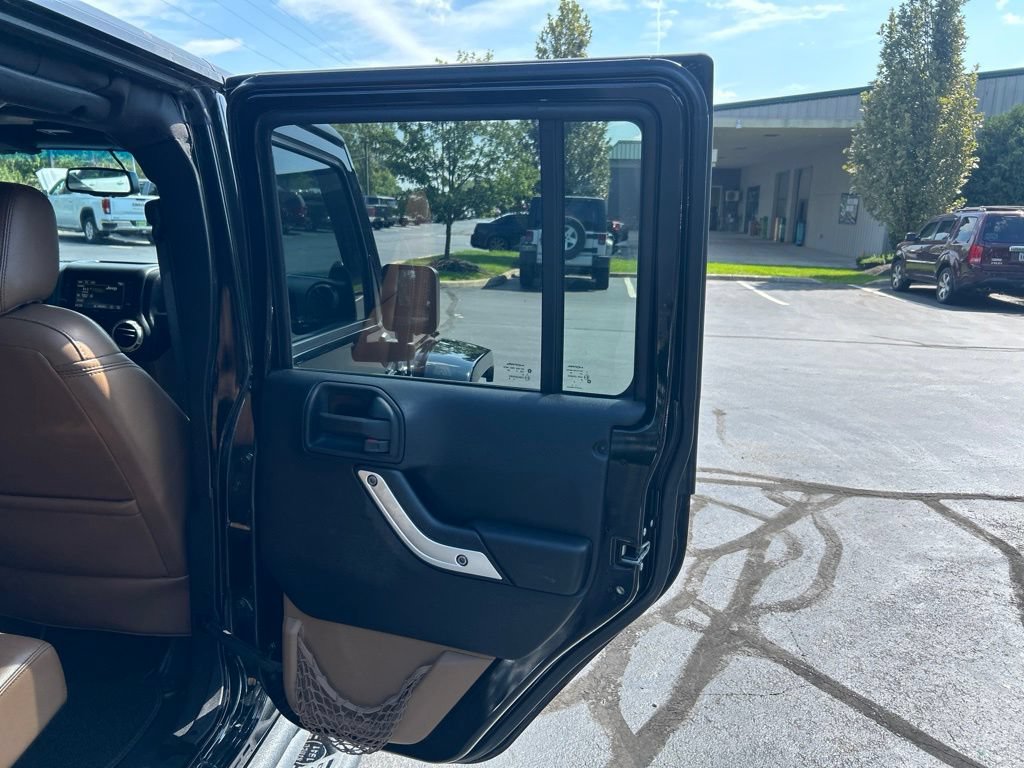 Used 2014 Jeep Wrangler Unlimited Sahara w/ Max Tow Package AWD/4WD image 30