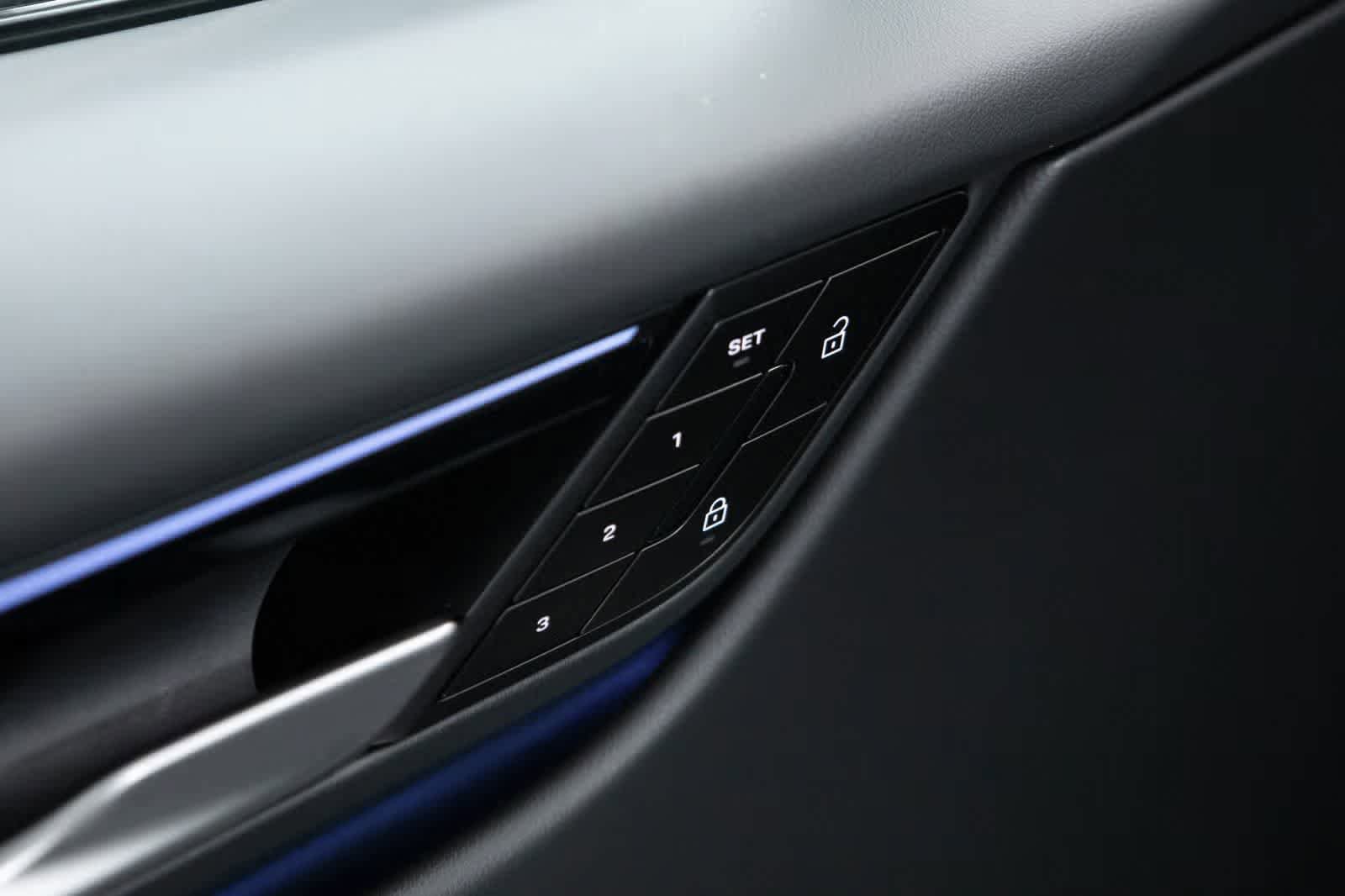 Certified 2025 Porsche Macan 4 Electric AWD/4WD image 26
