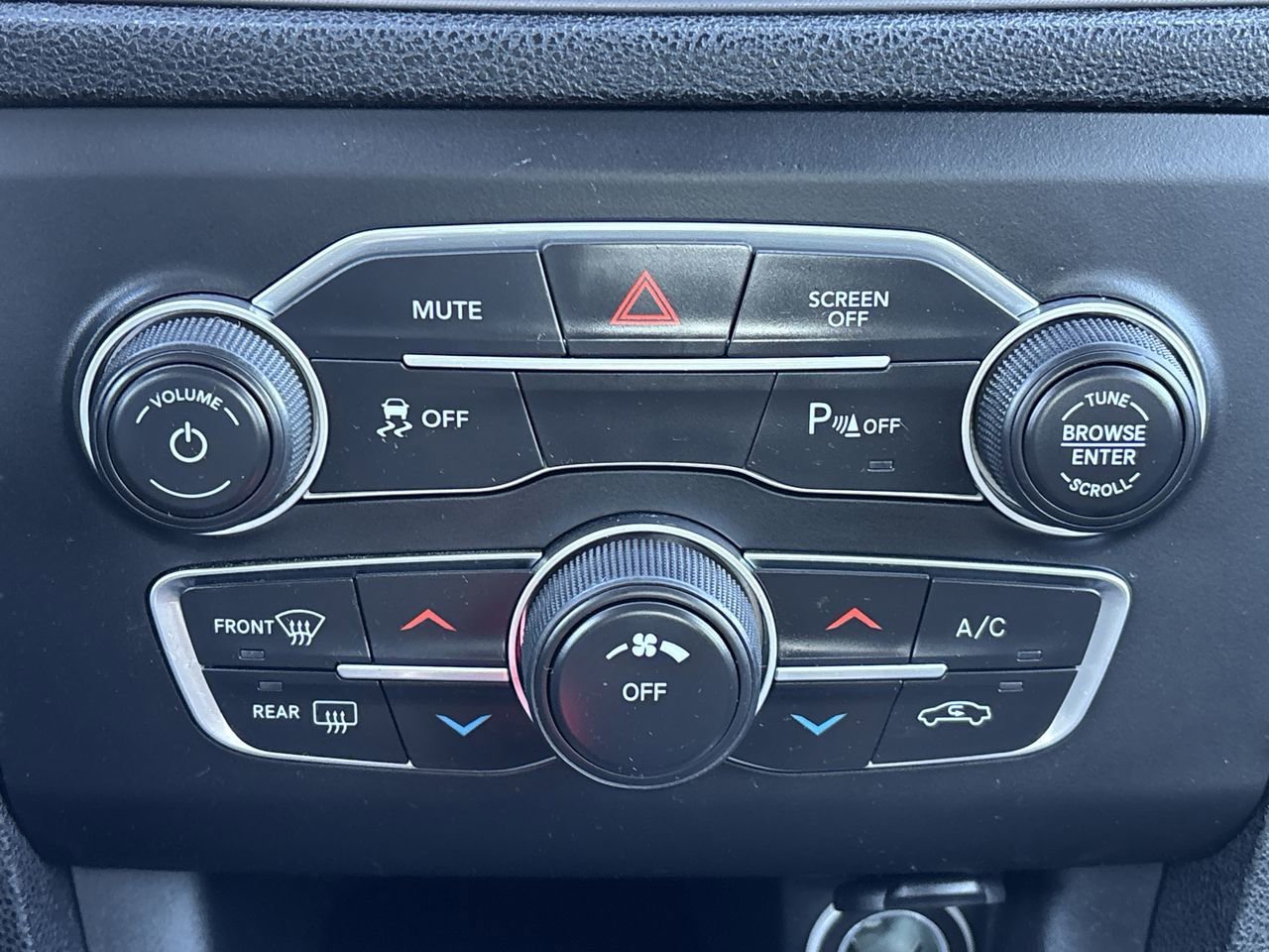 Used 2023 Dodge Charger SXT w/ Blacktop Package image 20