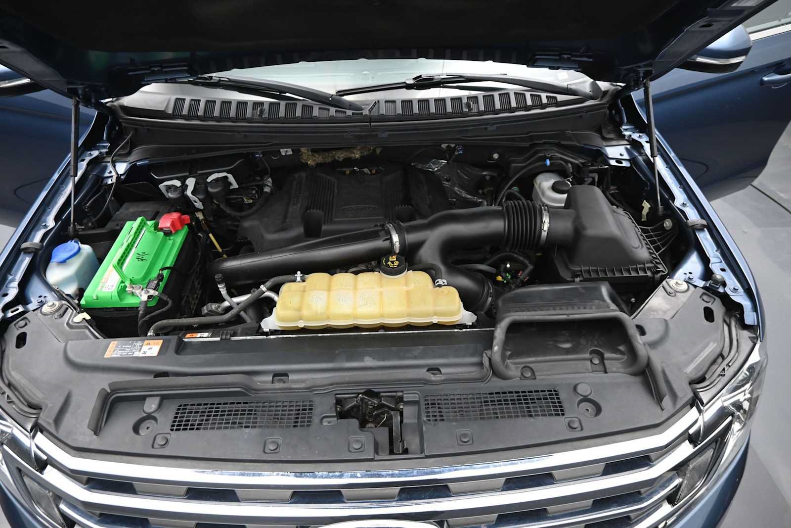 Used 2020 Ford Expedition XLT w/ Equipment Group 202A AWD/4WD image 23