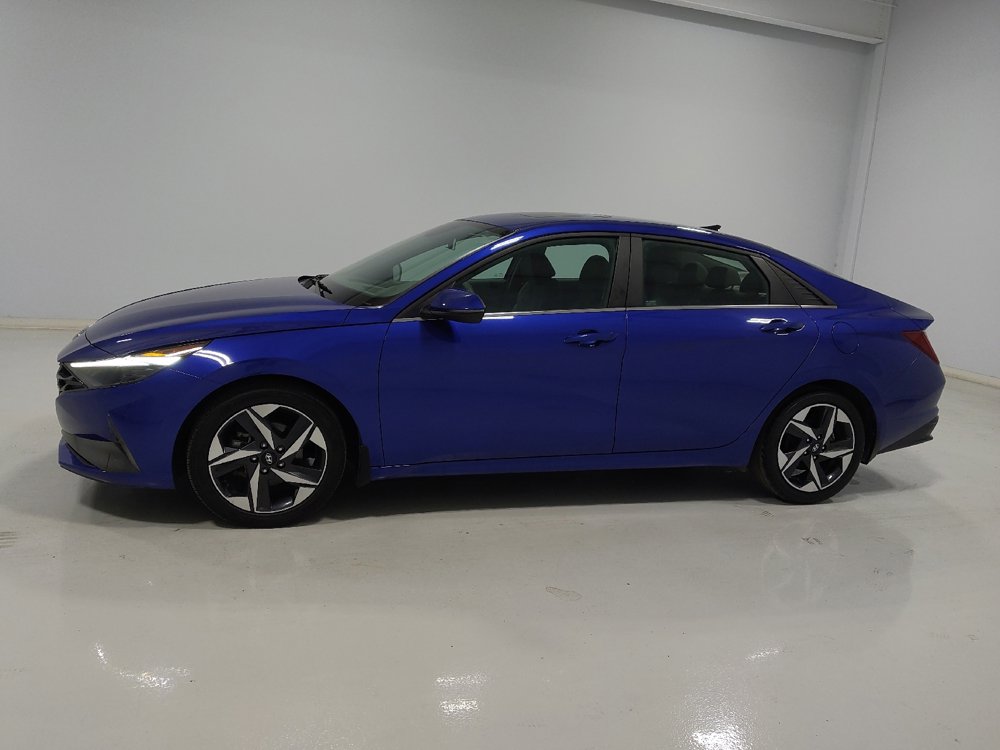 Used 2022 Hyundai Elantra SEL w/ Convenience + Premium Package FWD image 2