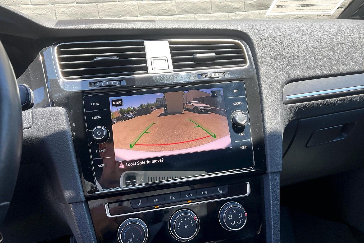Used 2018 Volkswagen GTI SE FWD image 20