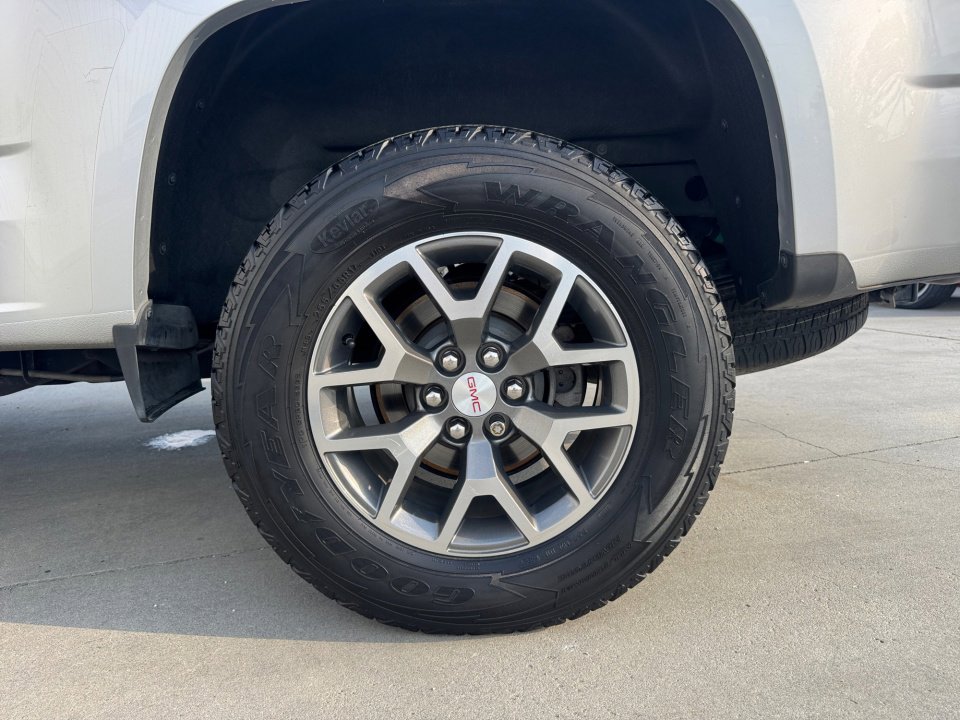 Used 2016 GMC Canyon SLE w/ All Terrain Package image 26