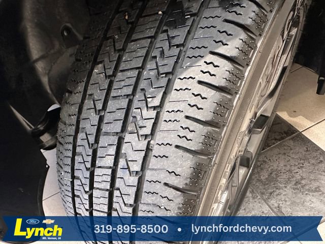 Used 2019 Ford Explorer XLT w/ Equipment Group 202A AWD/4WD image 32