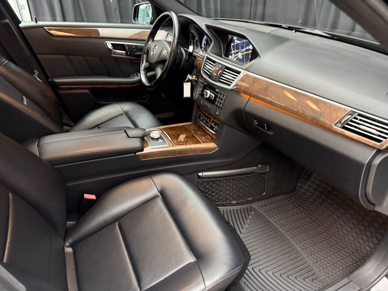Used 2011 Mercedes-Benz E 350 4MATIC Sedan image 26