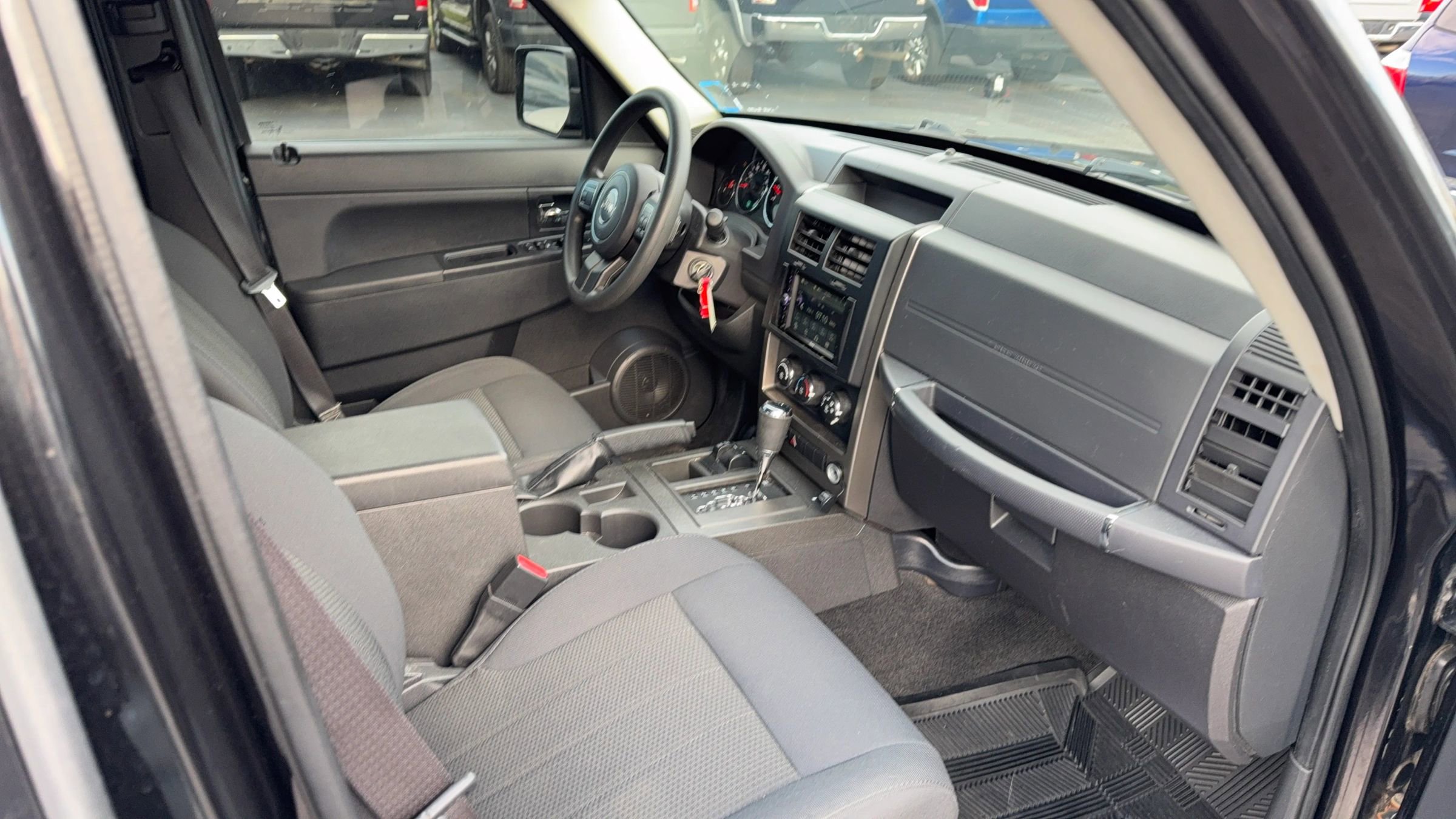 Used 2012 Jeep Liberty Sport w/ Driver Convenience Group image 14