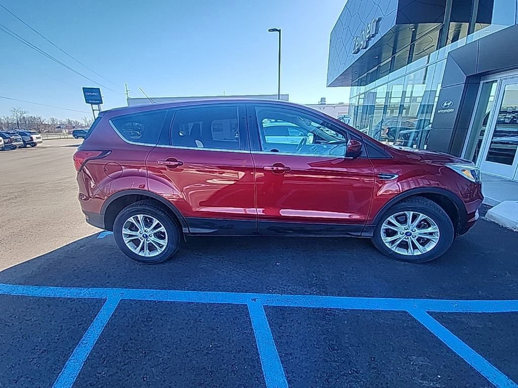 Used 2019 Ford Escape SE image 10