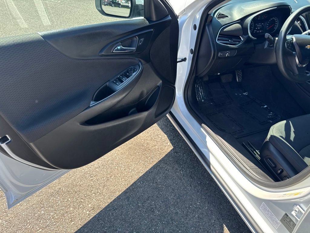 Used 2017 Chevrolet Malibu LT FWD image 28