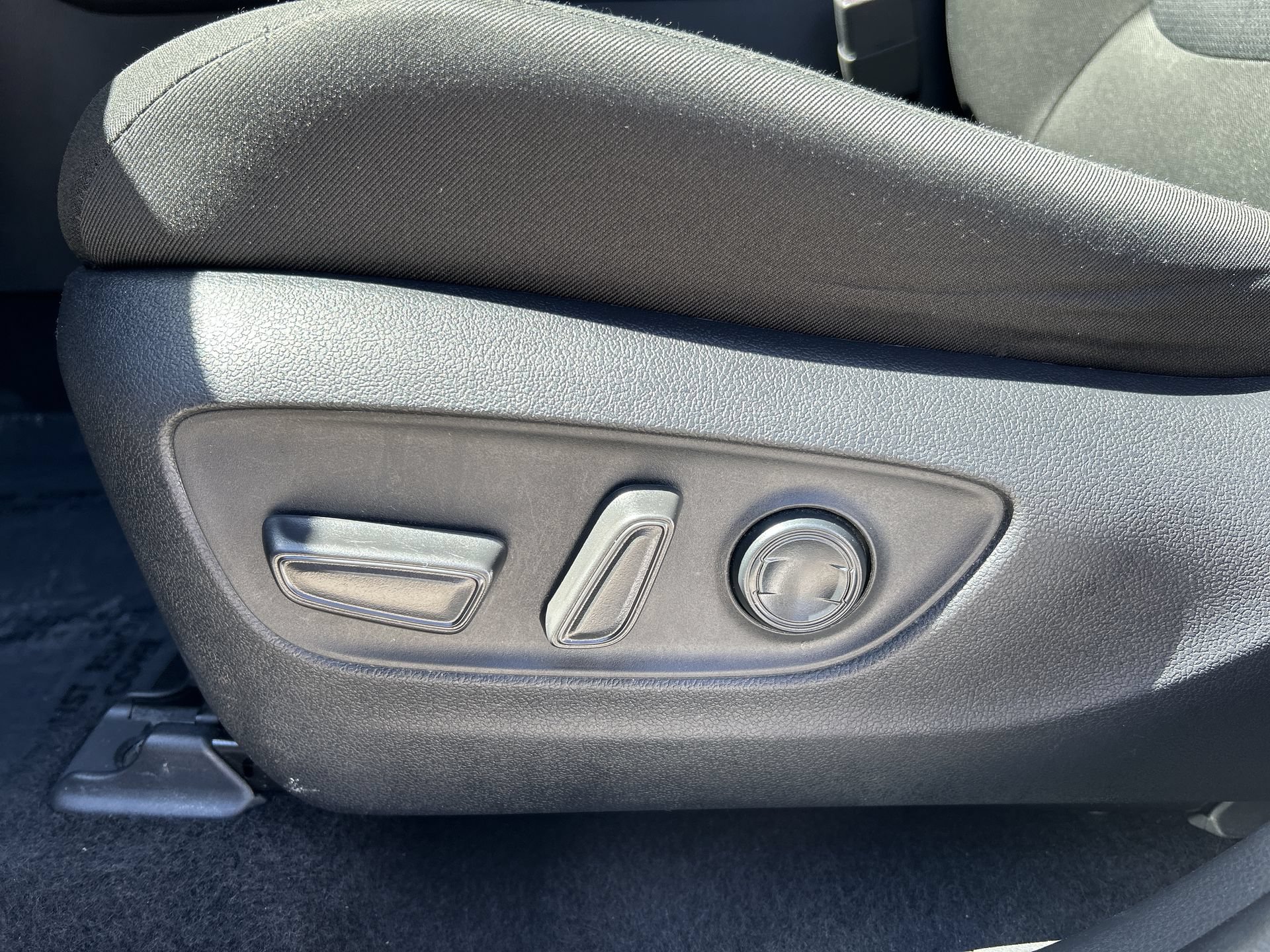 Used 2025 Toyota RAV4 XLE FWD image 14