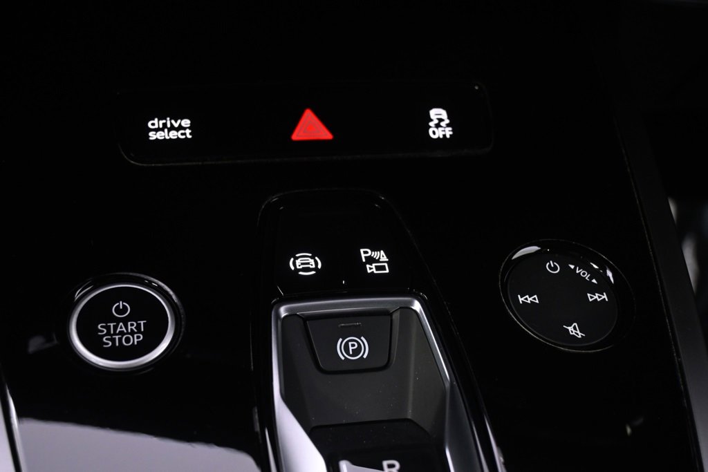 Used 2022 Audi Q4 e-tron Premium w/ Convenience Package image 33