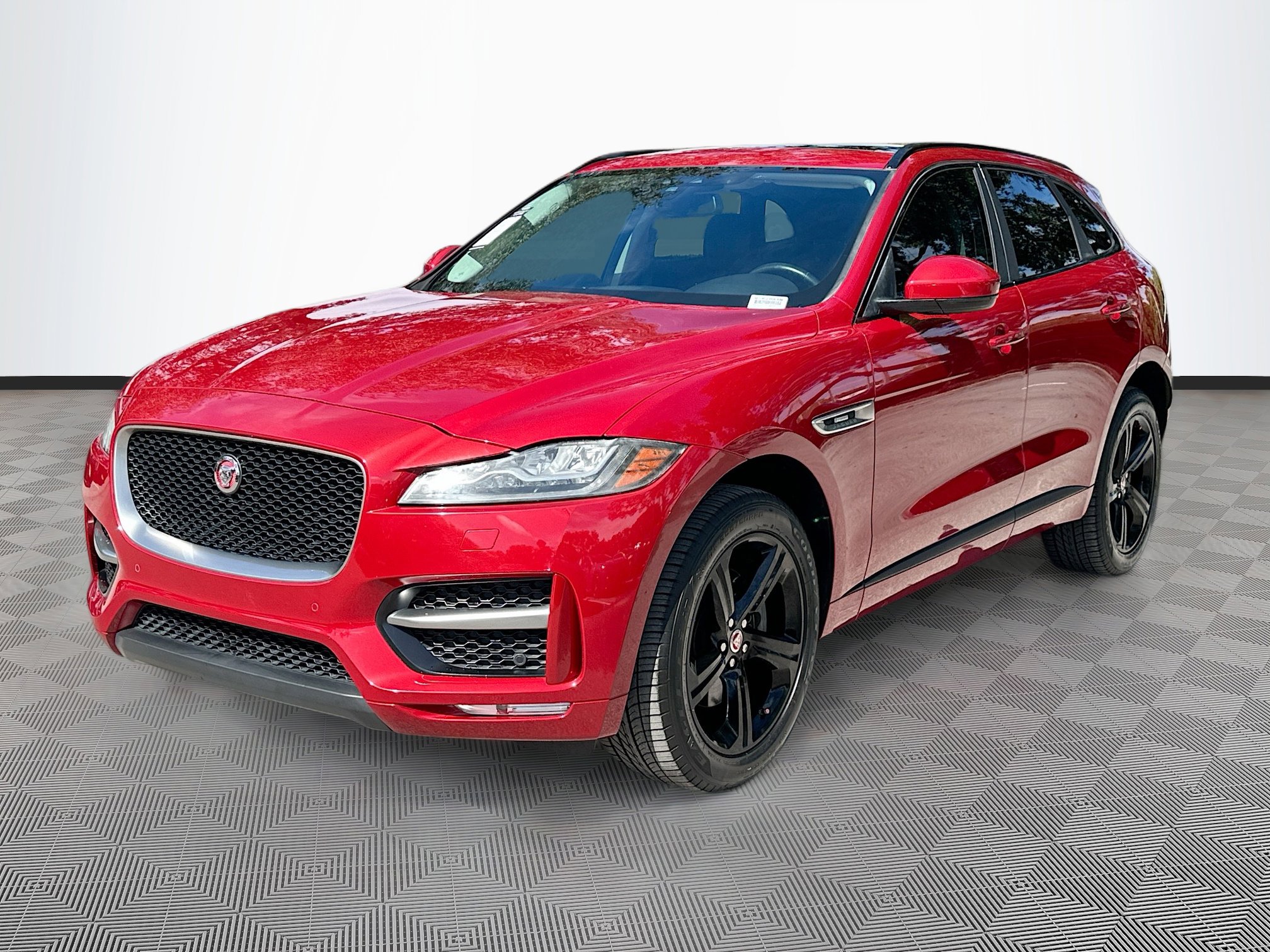 Used 2018 Jaguar F-PACE R-Sport image 3