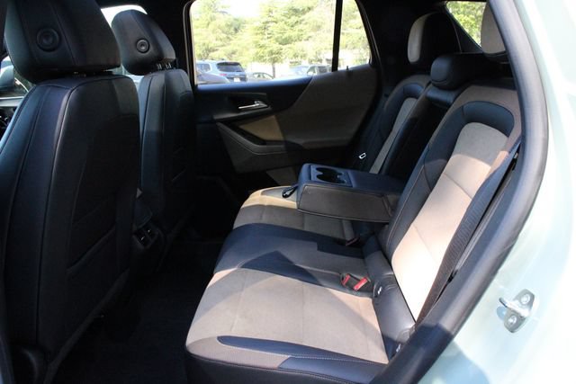Used 2026 Chevrolet Equinox ACTIV w/ Safety and Technology Package FWD image 8
