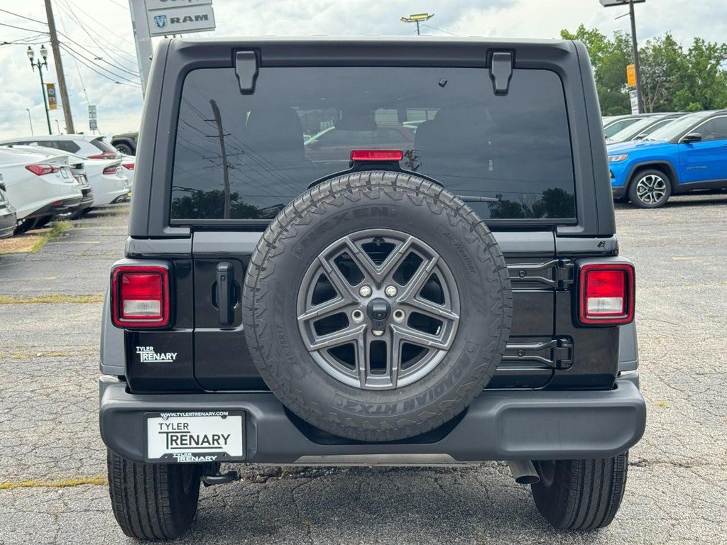 Used 2024 Jeep Wrangler Unlimited Sport AWD/4WD image 5