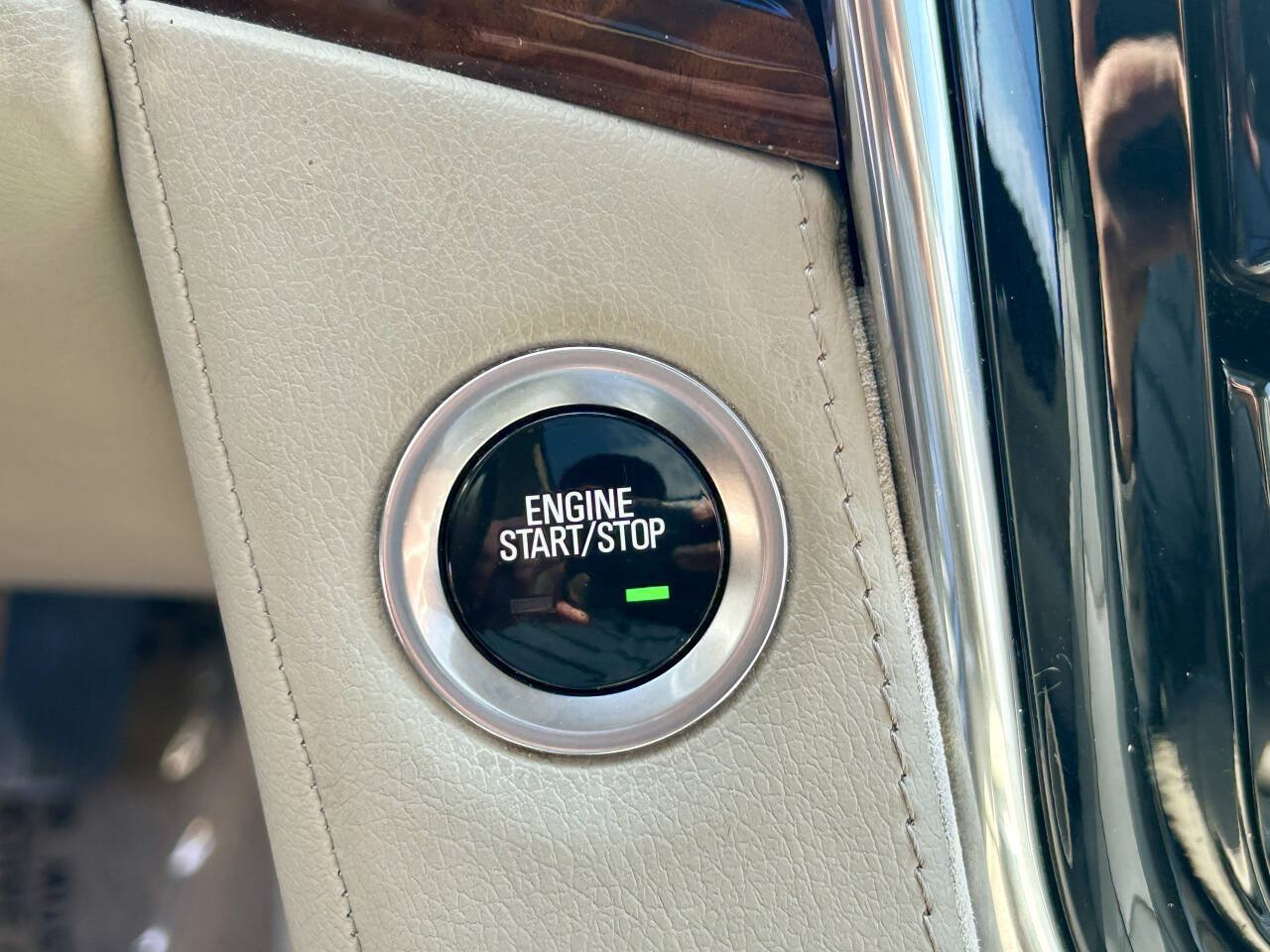Used 2015 Cadillac Escalade Luxury AWD/4WD image 29