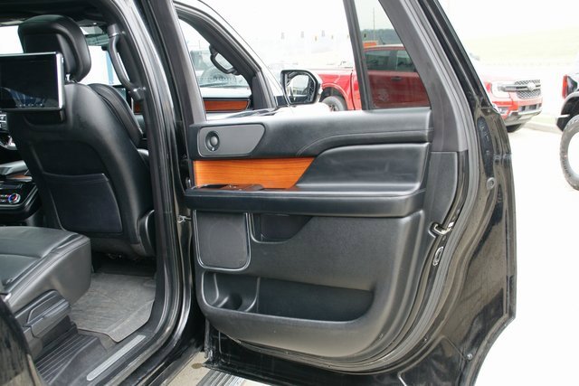 Used 2018 Lincoln Navigator L Select image 30