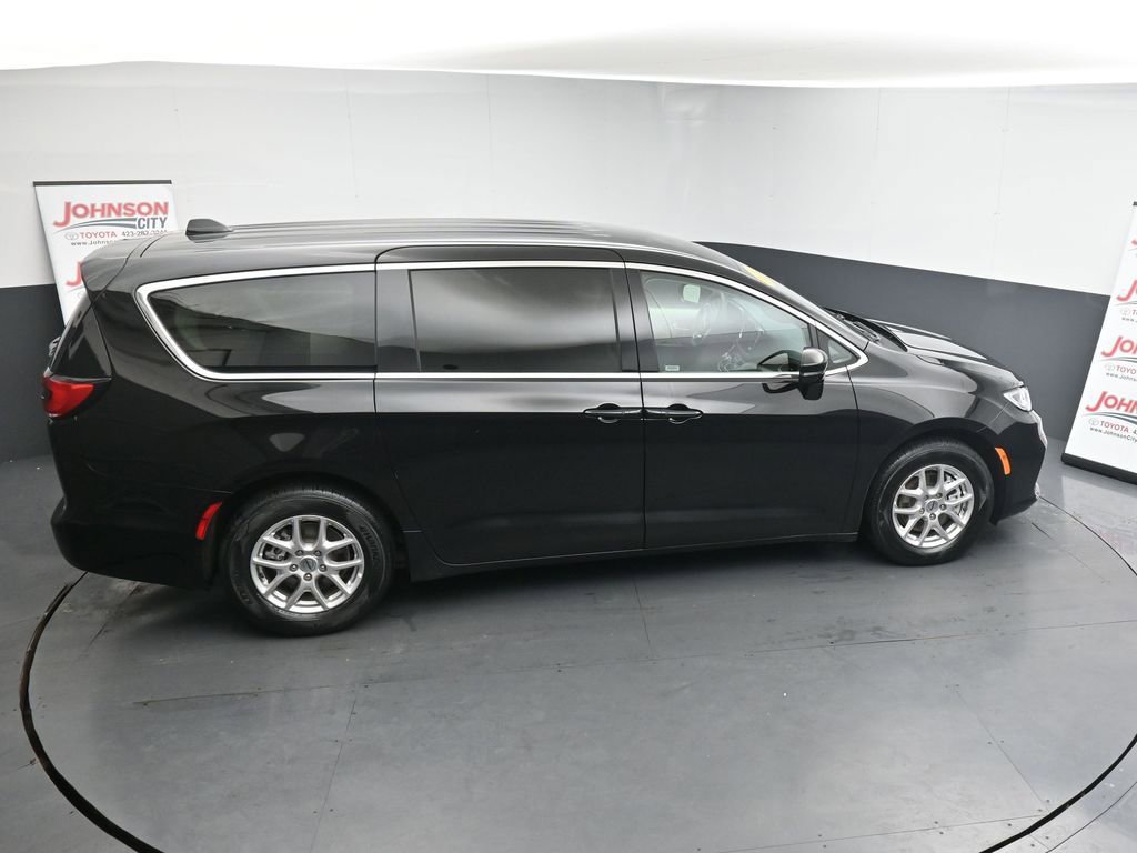 Used 2024 Chrysler Pacifica Touring-L image 31