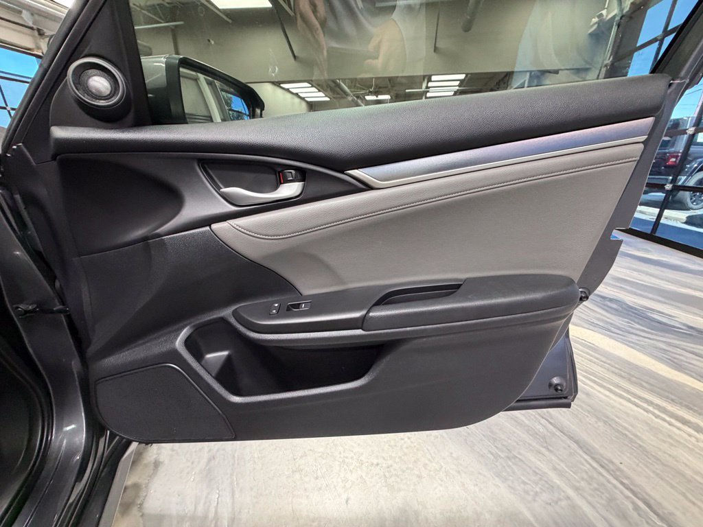 Used 2018 Honda Civic Touring image 39