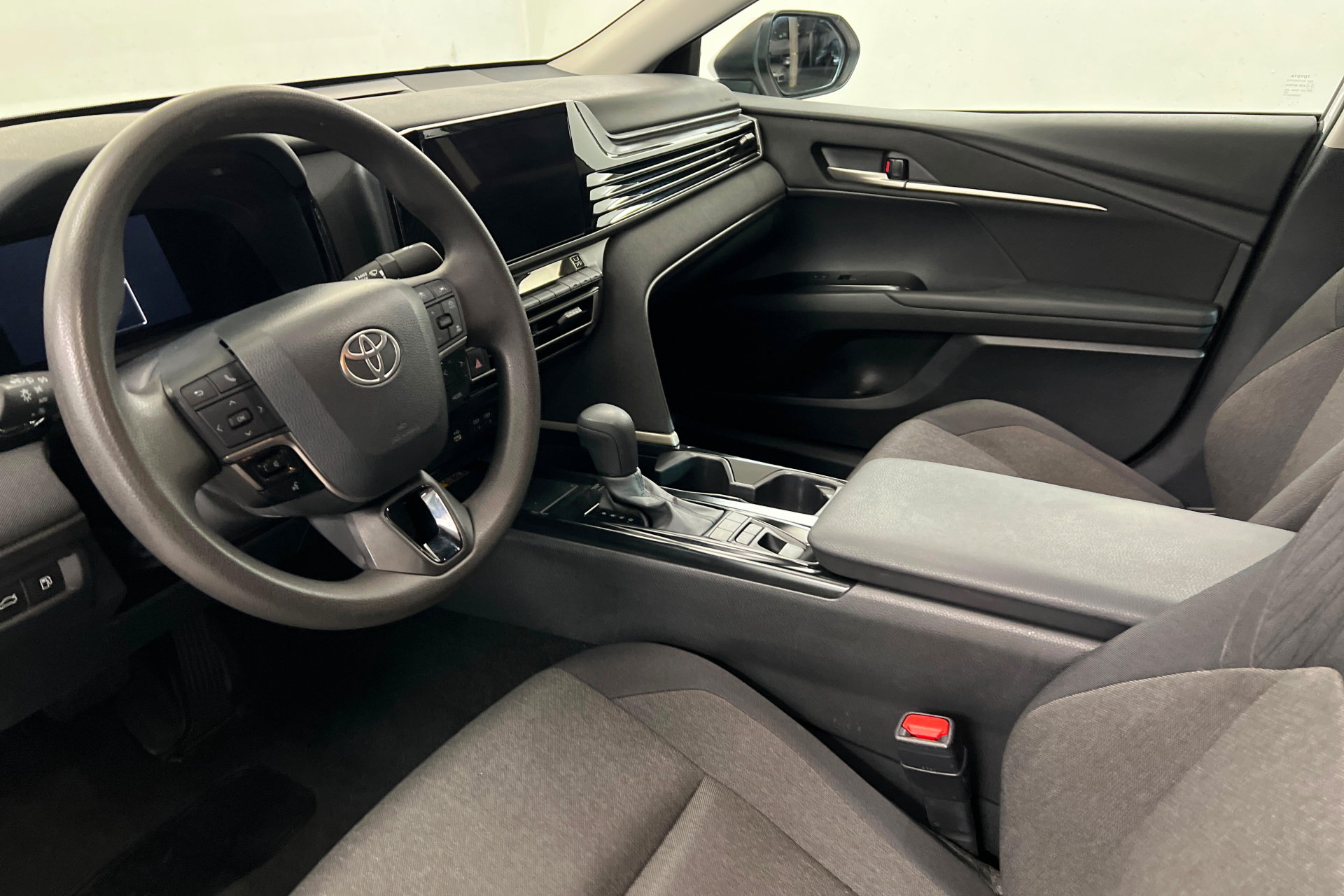 Used 2025 Toyota Camry LE FWD image 16