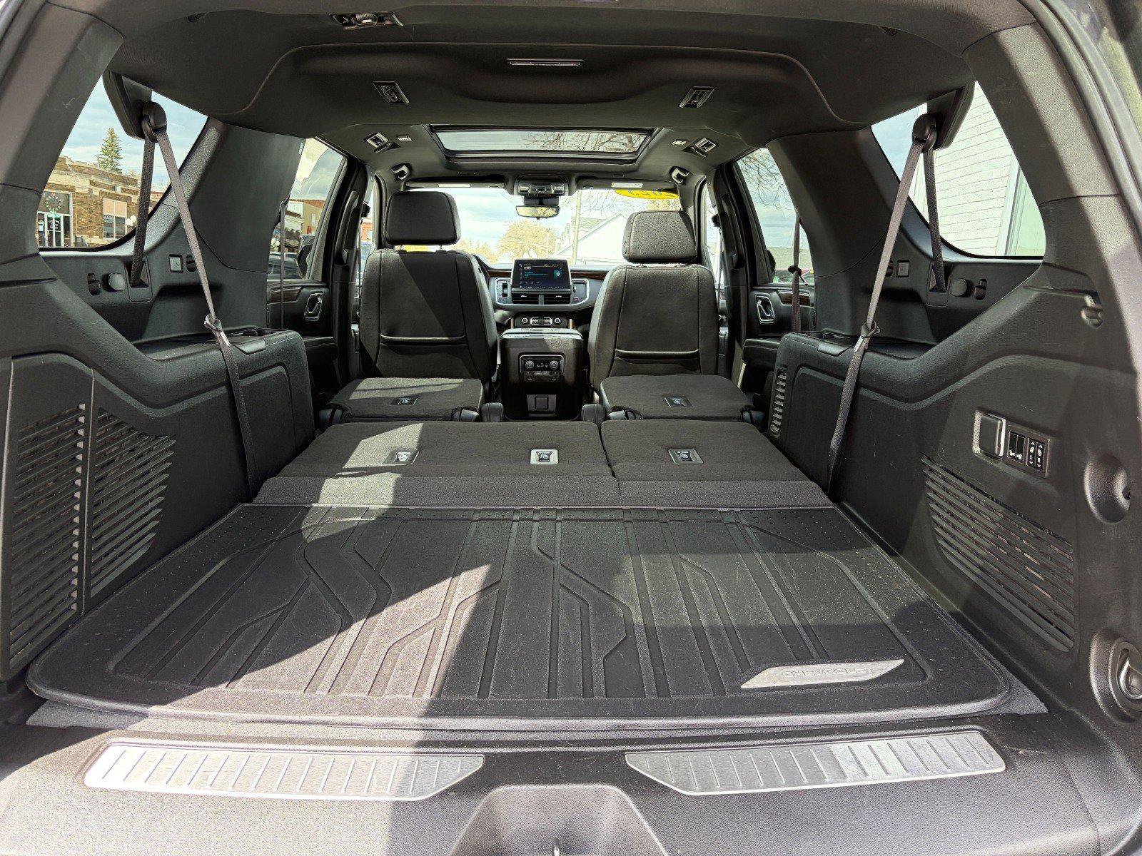 Used 2023 Chevrolet Suburban High Country AWD/4WD image 28