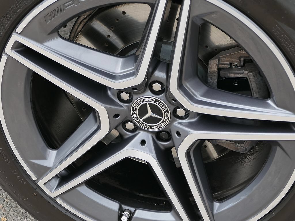 Used 2025 Mercedes-Benz GLS 450 4MATIC image 9