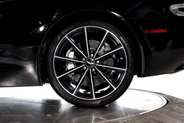 Used 2016 Aston Martin DB9 GT RWD image 15