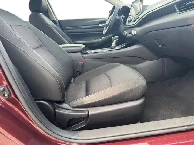 Used 2024 Nissan Altima 2.5 SV FWD image 13