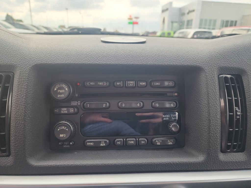 Used 2005 Chevrolet SSR w/ Preferred Equipment Group image 13