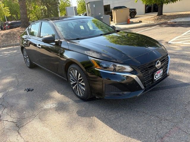 Used 2024 Nissan Altima 2.5 SV FWD image 5