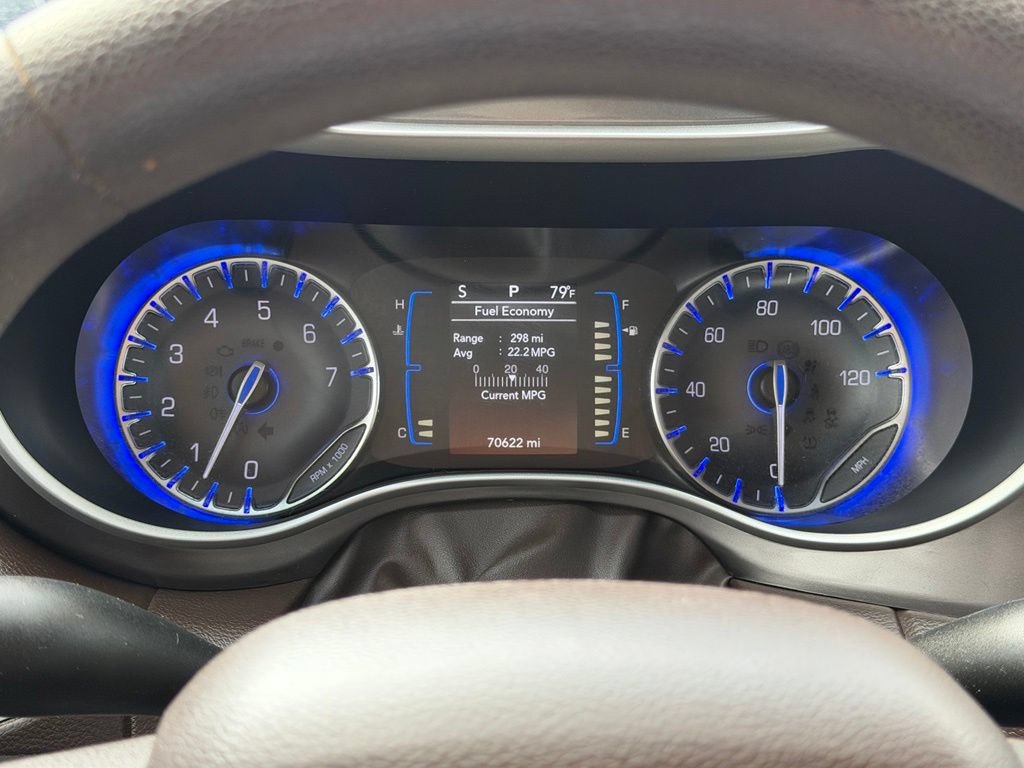Used 2017 Chrysler Pacifica Touring FWD image 9