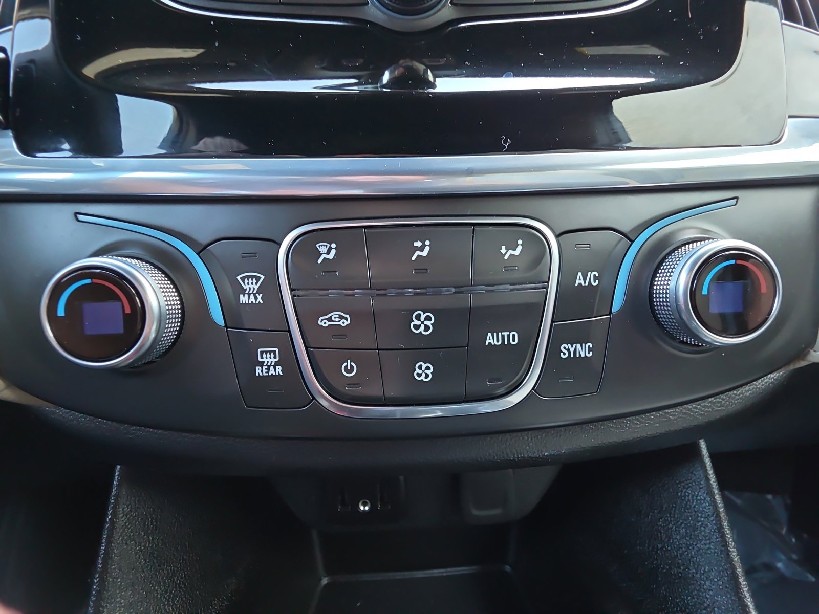 Certified 2023 Chevrolet Traverse LS AWD/4WD image 30