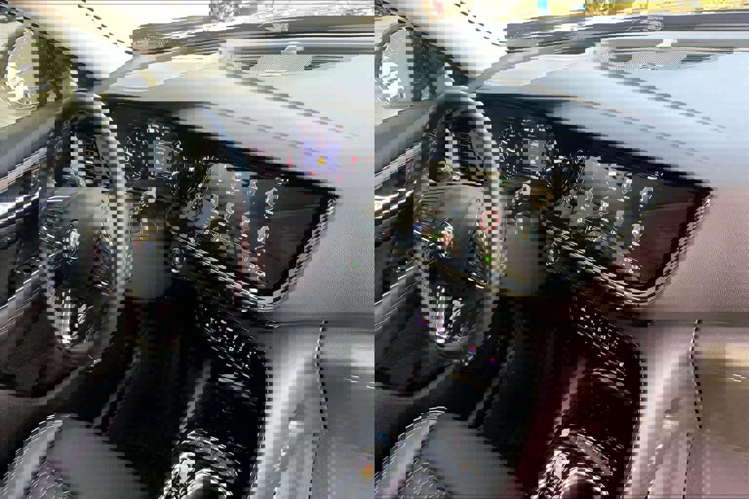 Used 2023 Buick Envision Avenir image 33